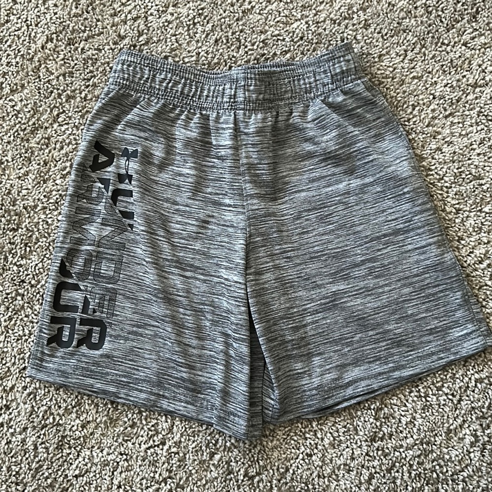 Boys Under Armour shorts - size 5